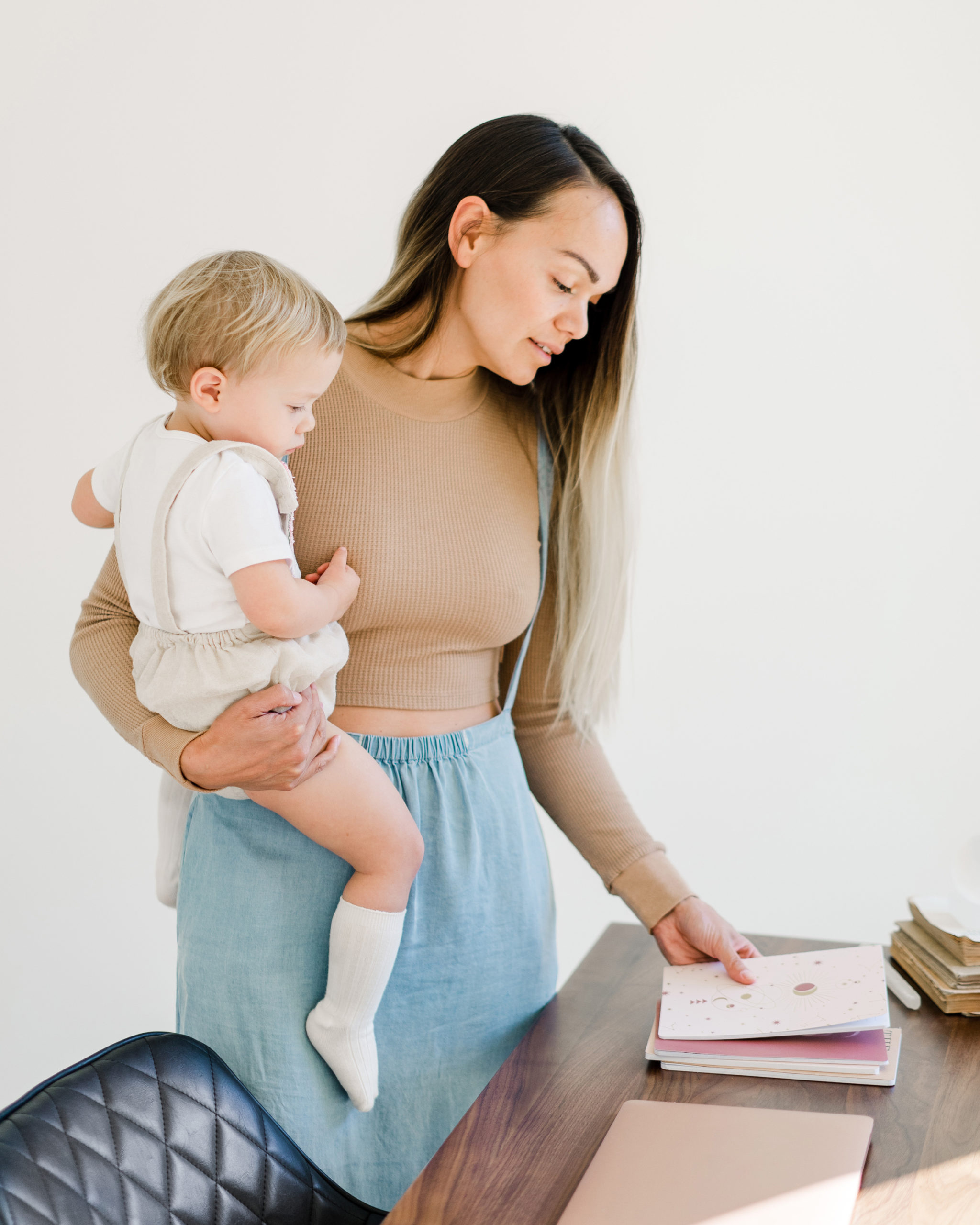 7 tips to being more productive as a business mom. www.iammichellegifford.com